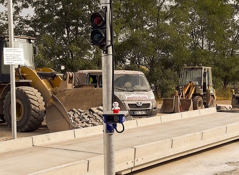 PFREUNDT Fahrzeugwaage mit Ampel bei der Firma Hoffmann, im Hintergrund Radlader.