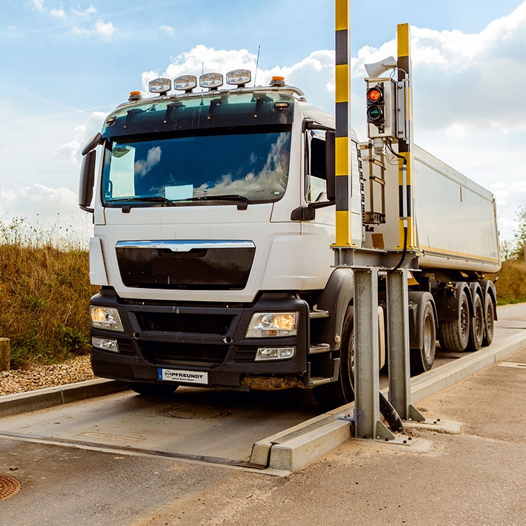Truck on the mobile PFREUNDT Vehicle Scale with operating terminal.