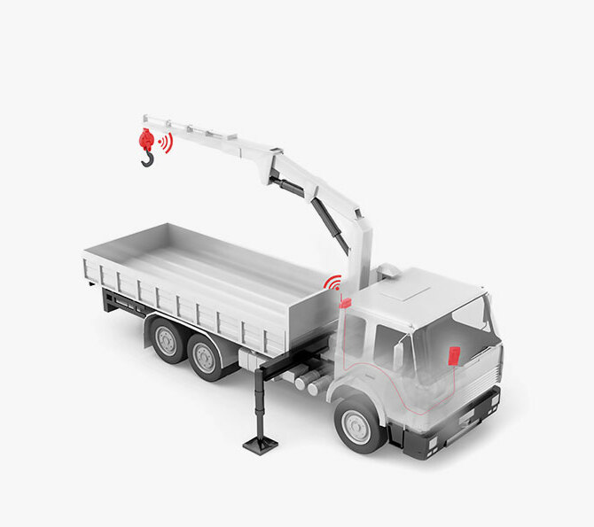 Ein Lkw, ausgestattet mit einem Kranarm und einem PFREUNDT-Wiegesystem – ein Symbol für innovative mobile Wiegelösungen in der Transportbranche.